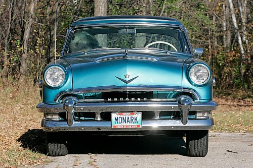 BORIS MINKEVICH / WINNIPEG FREE PRESS  071001 Don Crosbie's 1954 Mercury Monarch Lucerne.