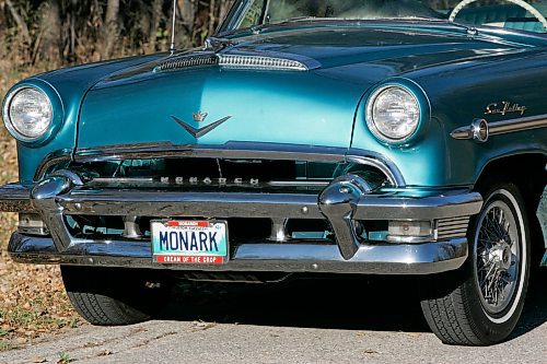 BORIS MINKEVICH / WINNIPEG FREE PRESS  071001 Don Crosbie's 1954 Mercury Monarch Lucerne.