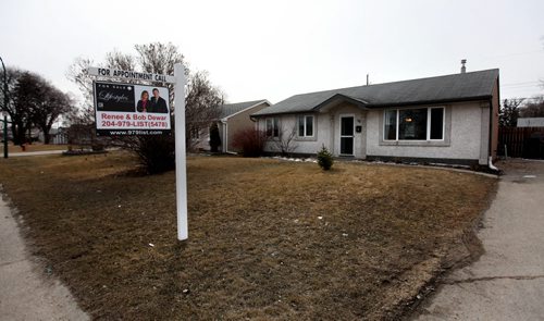 Resale home at 38 Bourkewood in Silver Heights realtor Renee Dewar.  April 7, 2015 Ruth Bonneville / Winnipeg Free Press.