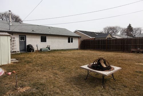 Resale home at 38 Bourkewood in Silver Heights realtor Renee Dewar.  April 7, 2015 Ruth Bonneville / Winnipeg Free Press.