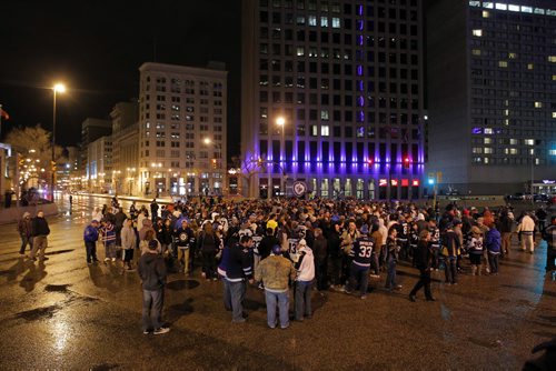 LOCAL/SPORTS - Jets fans celebrate at Portage and Main. BORIS MINKEVICH/WINNIPEG FREE PRESS APRIL 9, 2015