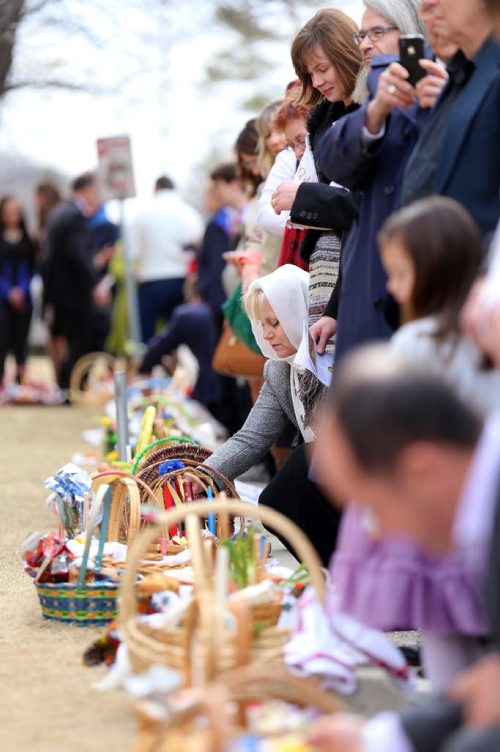 People prepare their Easter Baskets to be blessed by His Eminence Metropolitan Yurij, Archbishop of Winnipeg and the Central Eparchy, as he leads Pascha service at Holy Trinity Ukrainian Orthodox Cathedral, Sunday, April 12, 2015. (TREVOR HAGAN/WINNIPEG FREE PRESS)