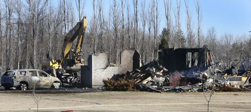 The scene of a house fire on  Schreyer Crescent in St. Andrews, Mb. Monday morning.  Nick Martin  story Wayne Glowacki/Winnipeg Free Press April 13 2015
