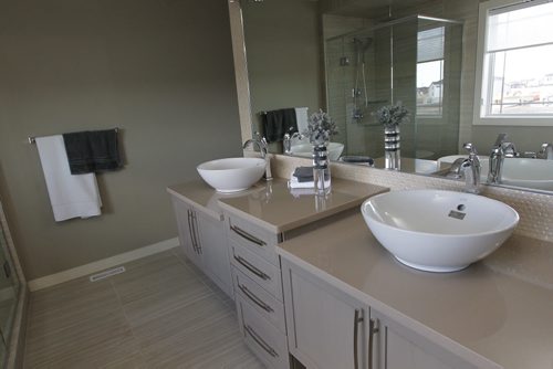 NEW HOMES  - 136 Lake Bend Road.  Master Bath. BORIS MINKEVICH/WINNIPEG FREE PRESS APRIL 13, 2015