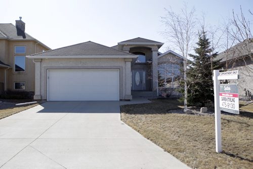 Homes: Resale home at 168 Falcon Ridge Drive, Darren Stirling, Sutton Group.  Ruth Bonneville / Winnipeg Free Press April 14, 2015