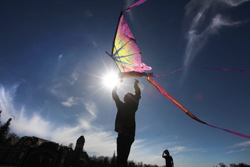 Ten-year-old Charmony (name is Charmony) Guimond (front) tries to get her kite in the air with the help of her friend Crosby Wright (rear) at Assiiboine Park Saturday afternoon.   Standup photo  Ruth Bonneville / Winnipeg Free Press April 18, 2015