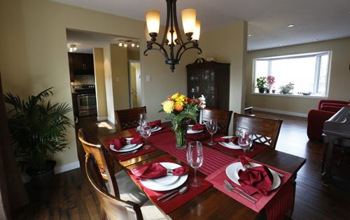 Homes. 35 Ladywood Drive in Silver Heights and the realtor is Jeff Stern.  The dining area on main floor. Todd Lewys story Wayne Glowacki/Winnipeg Free Press April 21 2015