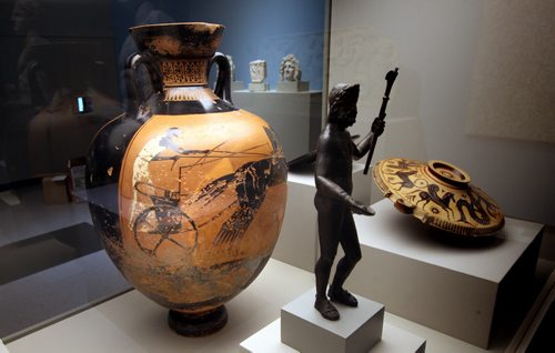 A vase once a prize for champion chariot drivers is part of the display of Greek Antiquities at WAG. See Kevin Prokosh story. April 21, 2015 - (Phil Hossack / Winnipeg Free Press)