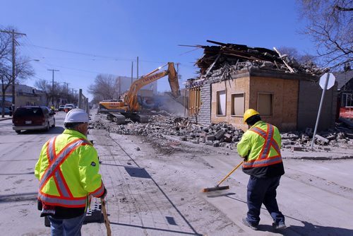 545 Sargent Avenue gets demolished this afternoon. BORIS MINKEVICH/WINNIPEG FREE PRESS APRIL 22, 2015