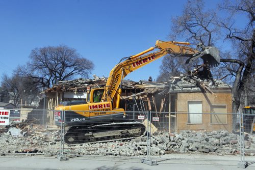 545 Sargent Avenue gets demolished this afternoon. BORIS MINKEVICH/WINNIPEG FREE PRESS APRIL 22, 2015