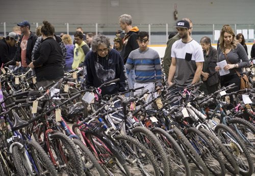 150426 DAVID LIPNOWSKI / WINNIPEG FREE PRESS  People check out the bicycles Sunday April 26, 2015 at the annual City of Winnipeg Bike Auction at Century Arena.