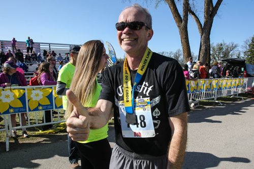 Winnipeg Free Press publisher Bob Cox gives a thumbs up after finishing the Winnipeg Police Half-Marathon at Assiniboine Park Sunday morning. 150503 - Sunday, May 03, 2015 -  (MIKE DEAL / WINNIPEG FREE PRESS)