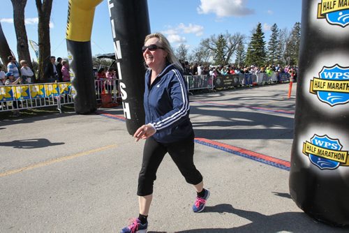 Participants in the Winnipeg Police Half-Marathon at Assiniboine Park Sunday morning. 150503 - Sunday, May 03, 2015 -  (MIKE DEAL / WINNIPEG FREE PRESS)