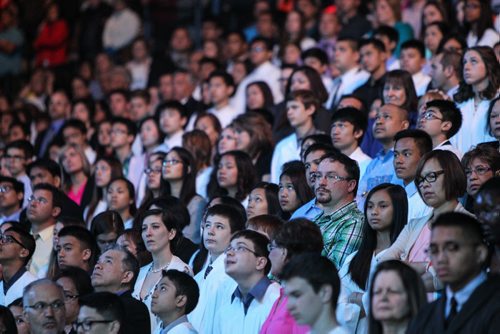 Thousands of Catholics gathered at the MTS Centre to take part in the Centennial Mass Sunday afternoon. 150503 - Sunday, May 03, 2015 -  (MIKE DEAL / WINNIPEG FREE PRESS)