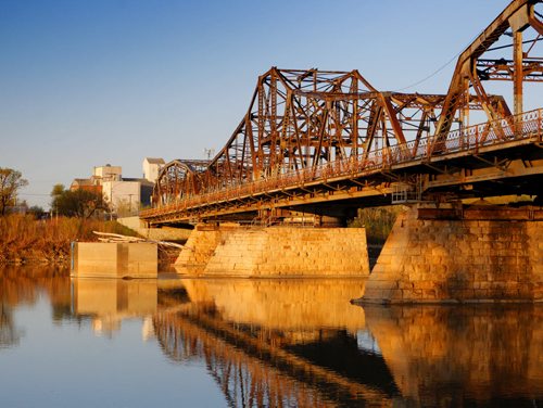 STANDUP - The historic Louise Bridge glistens in the morning sun. This bridge was Winnipeg's first bridge and was built in 1911. BORIS MINKEVICH/WINNIPEG FREE PRESS May 4, 2015