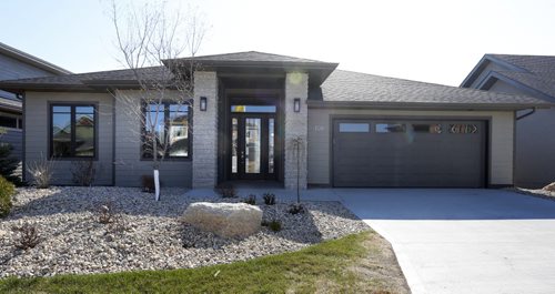 Homes.106 Lake Bend Road in Bridgwater Lakes. Contact is Arlt Homes Jason Arlt. Todd Lewys story.  Wayne Glowacki / Winnipeg Free Press May 4 2015