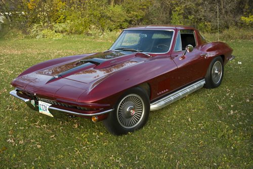 141024 Winnipeg - DAVID LIPNOWSKI / WINNIPEG FREE PRESS  Wayne Penner - 1967 Corvette