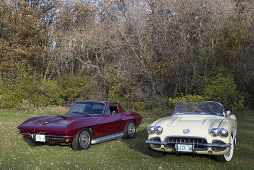 141024 Winnipeg - DAVID LIPNOWSKI / WINNIPEG FREE PRESS  Wayne Penner - 1958 Corvette & 1967 Corvette