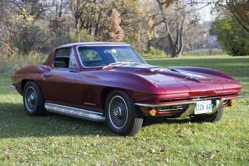 141024 Winnipeg - DAVID LIPNOWSKI / WINNIPEG FREE PRESS  Wayne Penner - 1967 Corvette