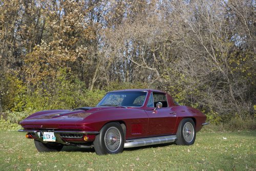 141024 Winnipeg - DAVID LIPNOWSKI / WINNIPEG FREE PRESS  Wayne Penner - 1967 Corvette