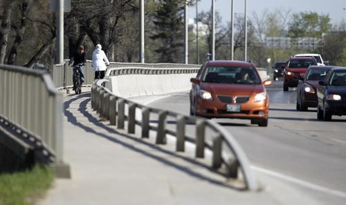 St.Vital Bridge Bike Path, Saturday, May 9, 2015. (TREVOR HAGAN/WINNIPEG FREE PRESS)