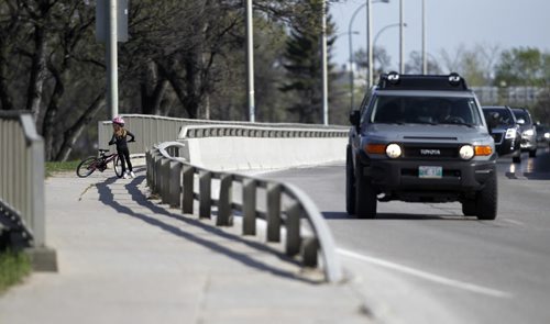 St.Vital Bridge Bike Path, Saturday, May 9, 2015. (TREVOR HAGAN/WINNIPEG FREE PRESS)