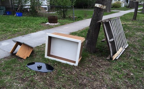Some items left at the curb in Wolselely Sunday morning for give-away weekend.  150510 May 10, 2015 Mike Deal / Winnipeg Free Press