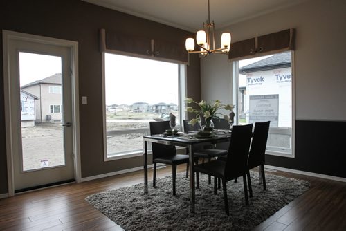 New Home 9 Fairbairn Bay Breakfast table 150511 - Monday, May 11, 2015 -  (MIKE DEAL / WINNIPEG FREE PRESS)