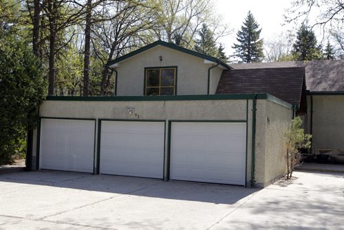 HOMES - 93 Victoria Crescent in St. Vital. Realtor Brent Fontaine listing. Attached 3 car garage. BORIS MINKEVICH/WINNIPEG FREE PRESS May 12, 2015