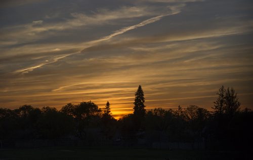 150515 Winnipeg - DAVID LIPNOWSKI / WINNIPEG FREE PRESS The sun sets on Winnipeg Friday May 15, 2015