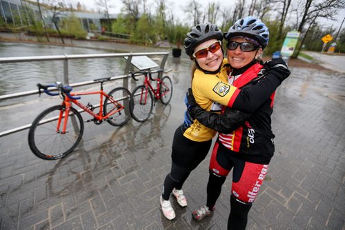 Training Basket, Monica Young, right, at Assiniboine Park with her daughter, Natalie Young, 18, Sunday, May 17, 2015. (TREVOR HAGAN/WINNIPEG FREE PRESS)