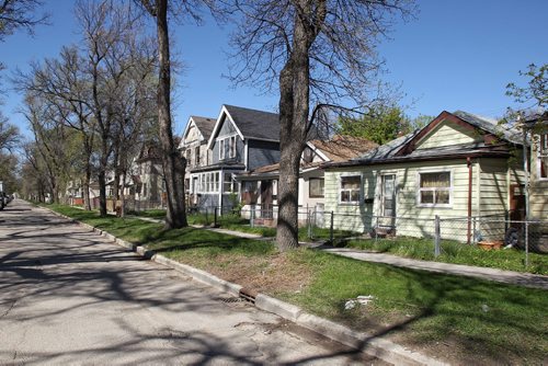 A stretch of Toronto Street in Winnipeg's West End.  150519 May 19, 2015 Mike Deal / Winnipeg Free Press