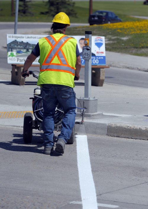 49.8 - Road lines being painted by a City of Winnipeg crews on Pembina and University Crescent. BORIS MINKEVICH/WINNIPEG FREE PRESS May 21, 2015