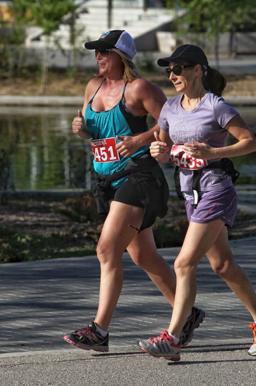Participants take part in the Canadian Diabetes Association (CDA) run/walk at Assiniboine Park Sunday morning.  150524 May 24, 2015 Mike Deal / Winnipeg Free Press