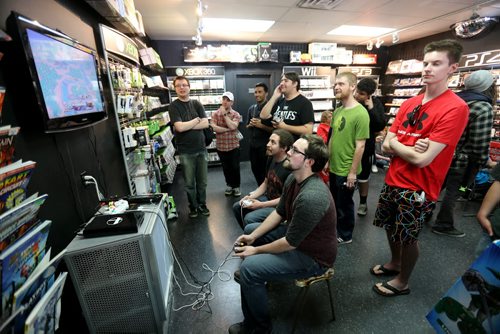 People crowd into PNP Games on Portage Avenue for a Super Smash Bros. tournament, Sunday, May 24, 2015. (TREVOR HAGAN/WINNIPEG FREE PRESS)