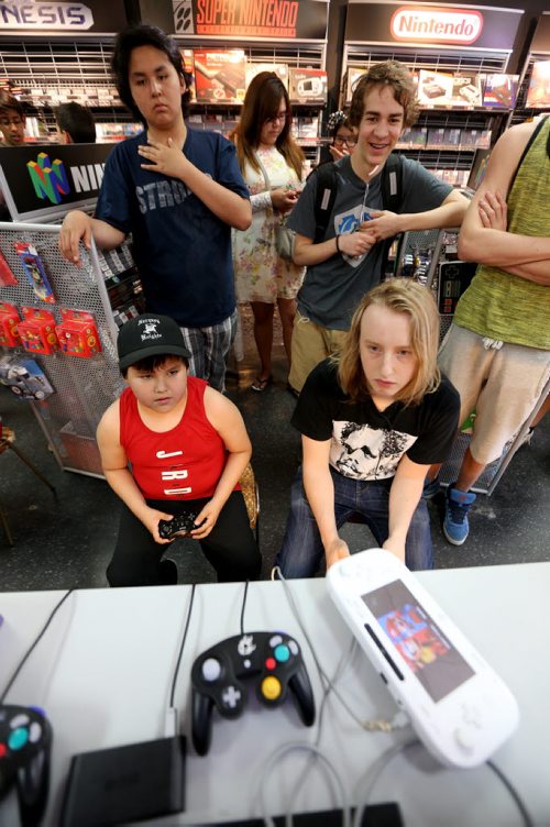 People crowd into PNP Games on Portage Avenue for a Super Smash Bros. tournament, Sunday, May 24, 2015. (TREVOR HAGAN/WINNIPEG FREE PRESS)