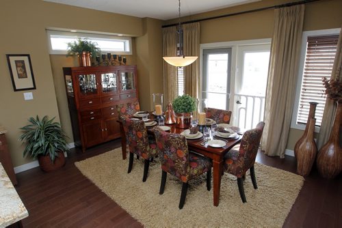 HOMES - 60 Dana Crescent in Amber Trails - Dining room.  BORIS MINKEVICH/WINNIPEG FREE PRESS May 25, 2015