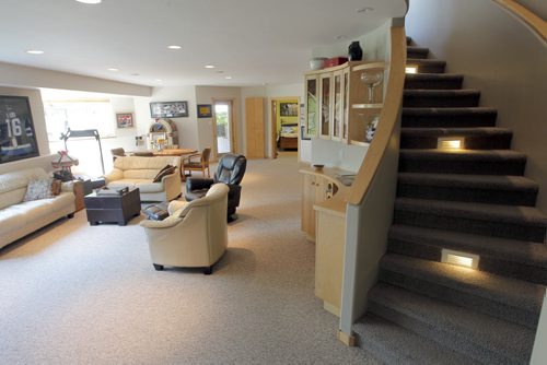 35 Stormont Drive in St. Norbert. Realtor Glen MacAngus listing.  Basement walk out. BORIS MINKEVICH/WINNIPEG FREE PRESS May 26, 2015