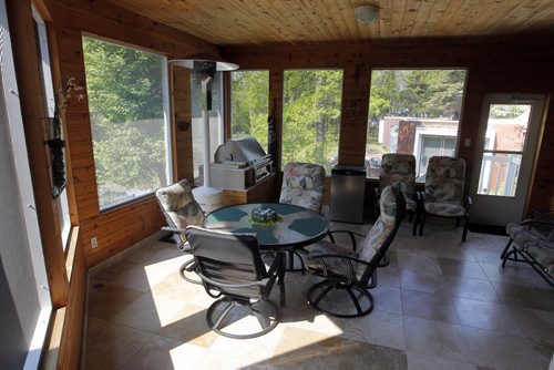 35 Stormont Drive in St. Norbert. Realtor Glen MacAngus listing.  4 season sun room. BORIS MINKEVICH/WINNIPEG FREE PRESS May 26, 2015