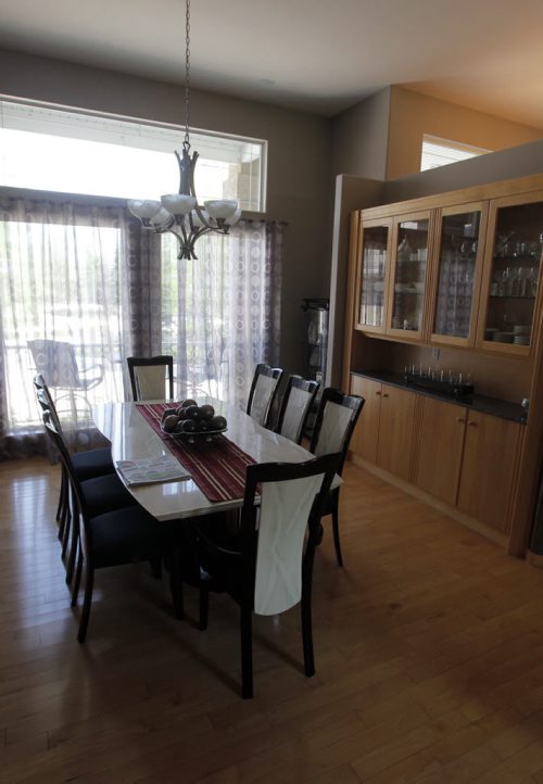 35 Stormont Drive in St. Norbert. Realtor Glen MacAngus listing.  Dining room. BORIS MINKEVICH/WINNIPEG FREE PRESS May 26, 2015