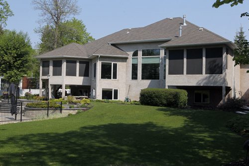 35 Stormont Drive in St. Norbert. Realtor Glen MacAngus listing.  Backyard. BORIS MINKEVICH/WINNIPEG FREE PRESS May 26, 2015