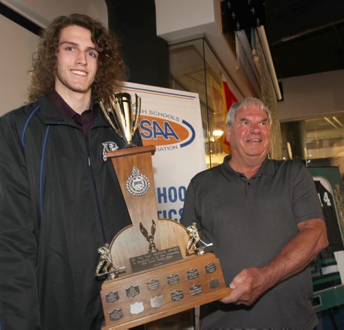 Mason Metcalf of Carman Collegiate, left, with Winnipeg Jets alumni Joe Daley is presented the Ed Belfour award during a ceremony at the Manitoba High School Athletic Association office in Winnipeg Wednesday The Ed Belfour Award is named in honour of past NHL star Ed Belfour and is presented annually to the most outstanding player in high school hockey-  See Tim Campbell story- Apr 22, 2015   (JOE BRYKSA / WINNIPEG FREE PRESS)