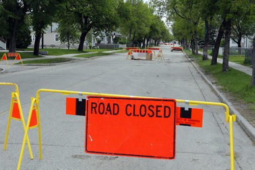 SINK HOLE ON ARLINGTON - Road closed between Ellice and Sargent. BORIS MINKEVICH/WINNIPEG FREE PRESS May 29, 2015