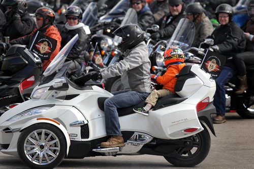Over 1,600 motorcycles revved up their engines in unison in the Polo Park parking lot  heading out for the annual Ride for Dad to raise funds for prostate cancer Saturday morning.  May 30, 2015 Ruth Bonneville / Winnipeg Free Press