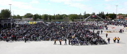 Over 1,600 motorcycles revved up their engines in unison in the Polo Park parking lot  just before heading out for the annual Ride for Dad to raise funds for prostate cancer Saturday morning.  May 30, 2015 Ruth Bonneville / Winnipeg Free Press
