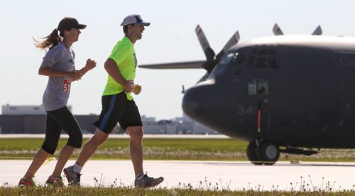 Participants take part in the Royal Canadian Air Force Family Run/Walk at 17 Wing Airforce Base Sunday morning.  150531 May 31, 2015 Mike Deal / Winnipeg Free Press
