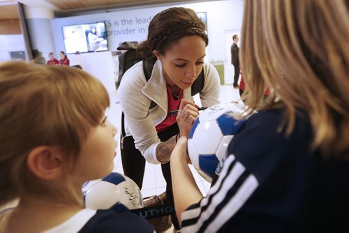 June 2, 2015 - 150602  -  Sydney Leroux meets childrens soccer teams came to support team USA as they arrived in Winnipeg for the World Cup Tuesday, June 2, 2015. John Woods / Winnipeg Free Press