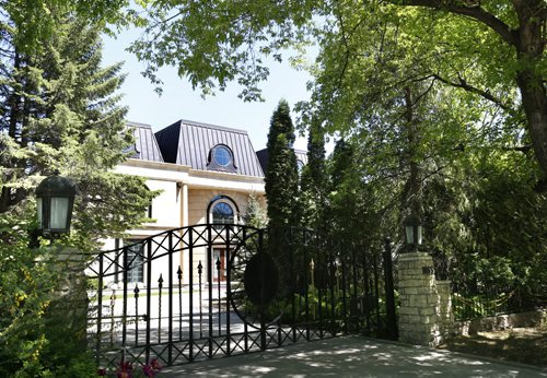 The house at 1063 Wellington Cr. that is listed for $11-million.Wayne Glowacki / Winnipeg Free Press June 4 2015