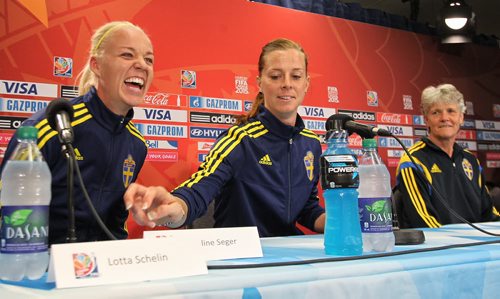 Players Caroline Seger (left) and Lotta Schelin (centre) with head coach Pia Sundhage with the Swedish FIFA World Cup team during a press conference prior to practice the day before their first game against Nigeria on Monday.  150607 June 7, 2015 MIKE DEAL / WINNIPEG FREE PRESS