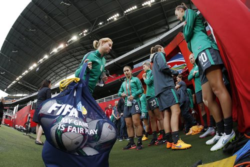 June 7, 2015 - 150607  -  Team Australia practices on the pitch for the first time at Winnipeg Stadium in preparation for the FIFA Women's World Cup Sunday, June 7, 2015. John Woods / Winnipeg Free Press